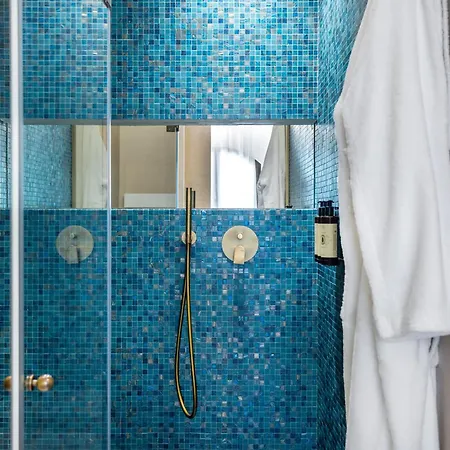 Delle Rose A Luxury Boutique