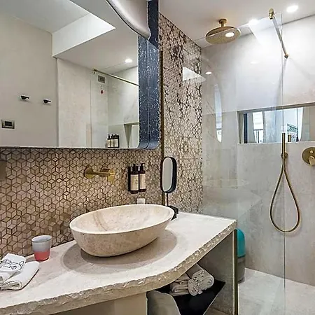 מלון Delle Rose A Luxury Boutique 4*